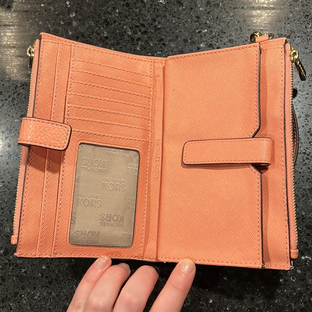 Michael Kors leather smartphone wallet - Picture 4 of 5